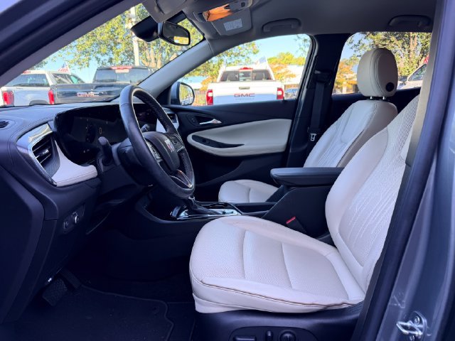 Used 2024 Buick Encore GX Avenir FWD image 12
