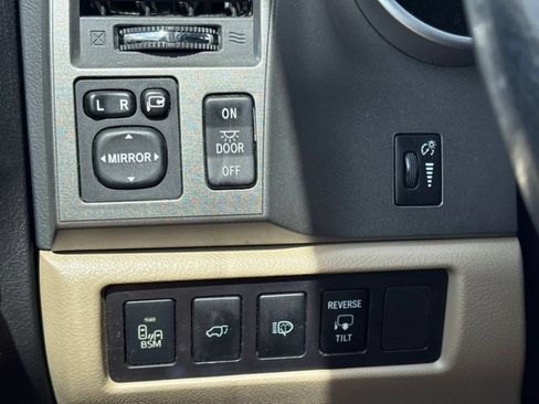 Used 2016 Toyota Sequoia Platinum RWD image 17
