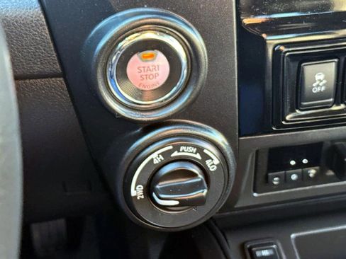 Used 2023 Nissan Titan SV w/ SV Convenience Package image 19