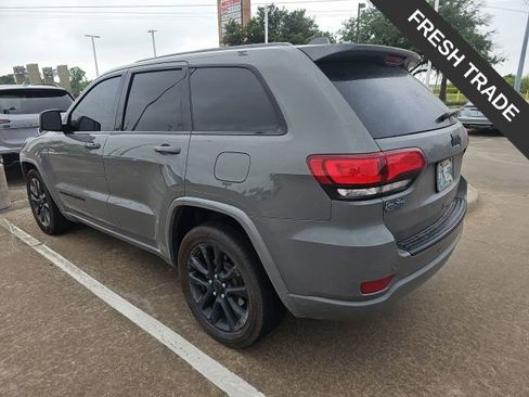 Used 2020 Jeep Grand Cherokee Altitude image 3