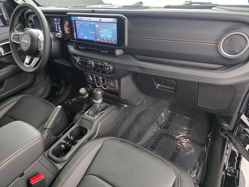 Used 2024 Jeep Wrangler Unlimited Sahara w/ Technology Group AWD/4WD image 30