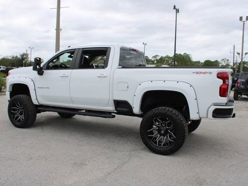 Used 2022 Chevrolet Silverado 2500 LT w/ Convenience Package image 7