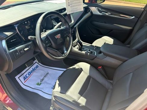Certified 2023 Cadillac XT6 Sport w/ LPO, ONYX Package AWD/4WD image 10