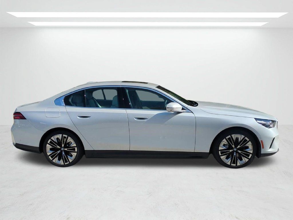 New 2026 BMW i5 eDrive40 w/ Premium Package AWD/4WD image 3