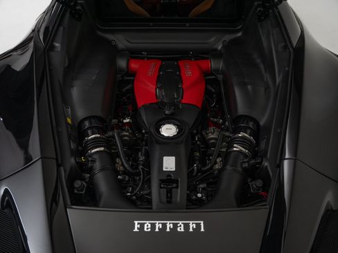 Used 2021 Ferrari F8 Tributo RWD image 21