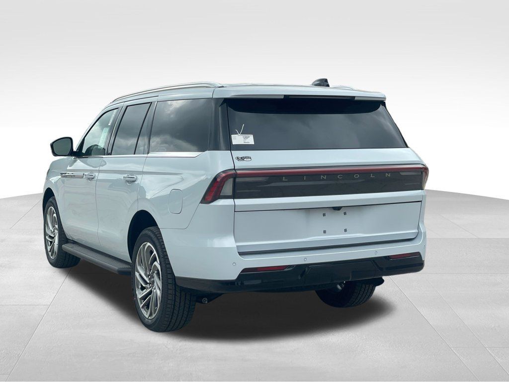 New 2026 Lincoln Navigator Premiere AWD/4WD image 3
