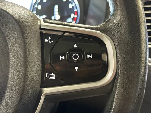 Used 2018 Volvo XC90 T6 Momentum w/ Momentum Plus Package AWD/4WD image 32
