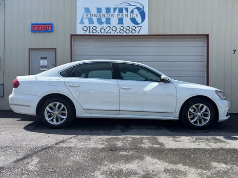 Used 2017 Volkswagen Passat 1.8T S image 10