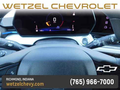 Used 2025 Chevrolet Trax LT FWD image 29
