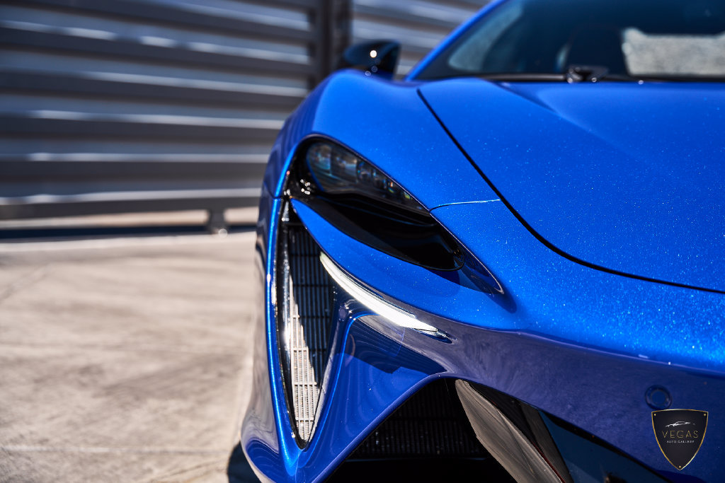 Used 2025 McLaren Artura RWD image 8