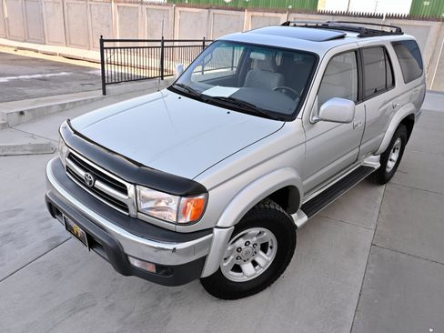 Used 2000 Toyota 4Runner SR5 AWD/4WD image 42