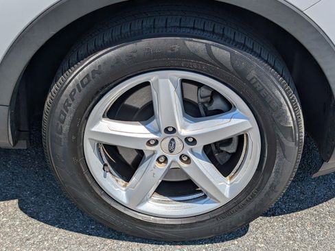 Used 2019 Ford Explorer XLT w/ Equipment Group 201A FWD image 10