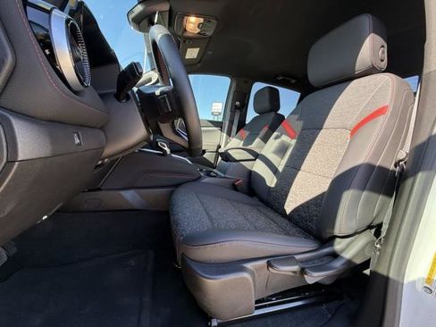 Used 2024 Chevrolet Colorado Z71 image 18