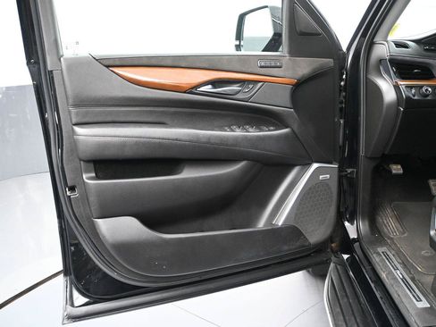 Used 2019 Cadillac Escalade ESV Luxury AWD/4WD image 8
