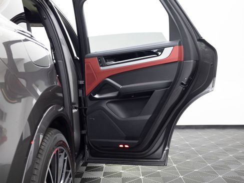 New 2026 Porsche Cayenne S image 28
