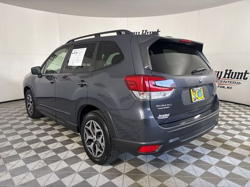 Used 2022 Subaru Forester Premium image 6