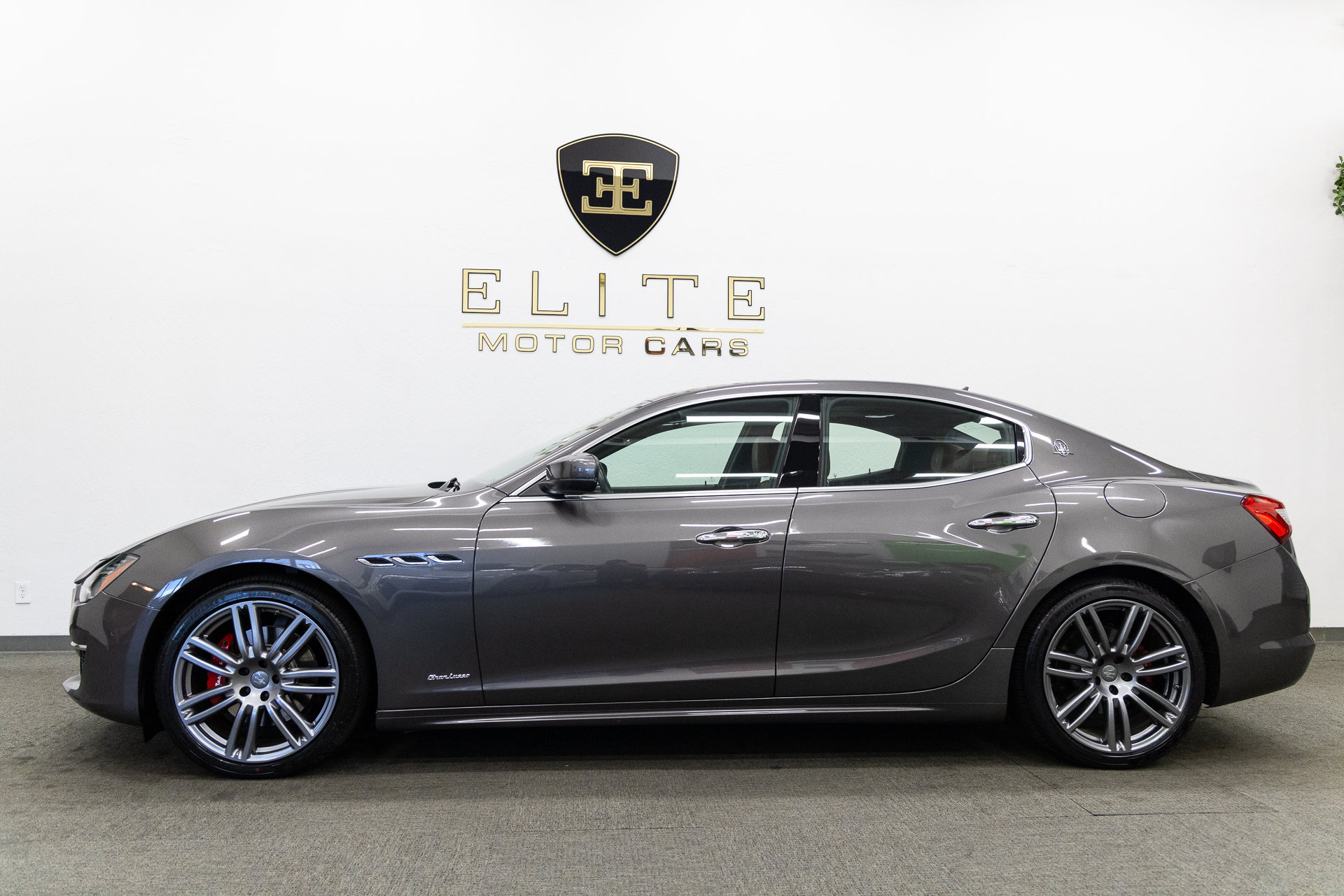 Used 2018 Maserati Ghibli GranLusso RWD image 2