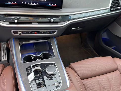 Used 2025 BMW X7 xDrive40i w/ M Sport Package image 11