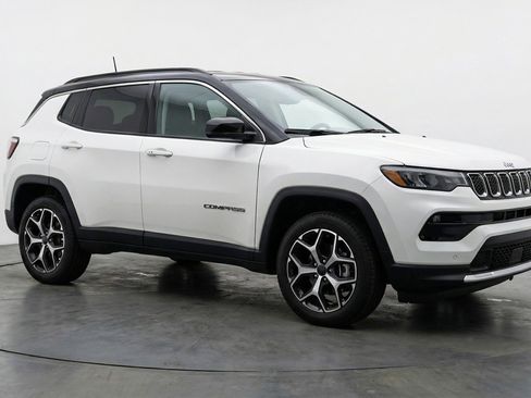 Used 2025 Jeep Compass Limited image 1