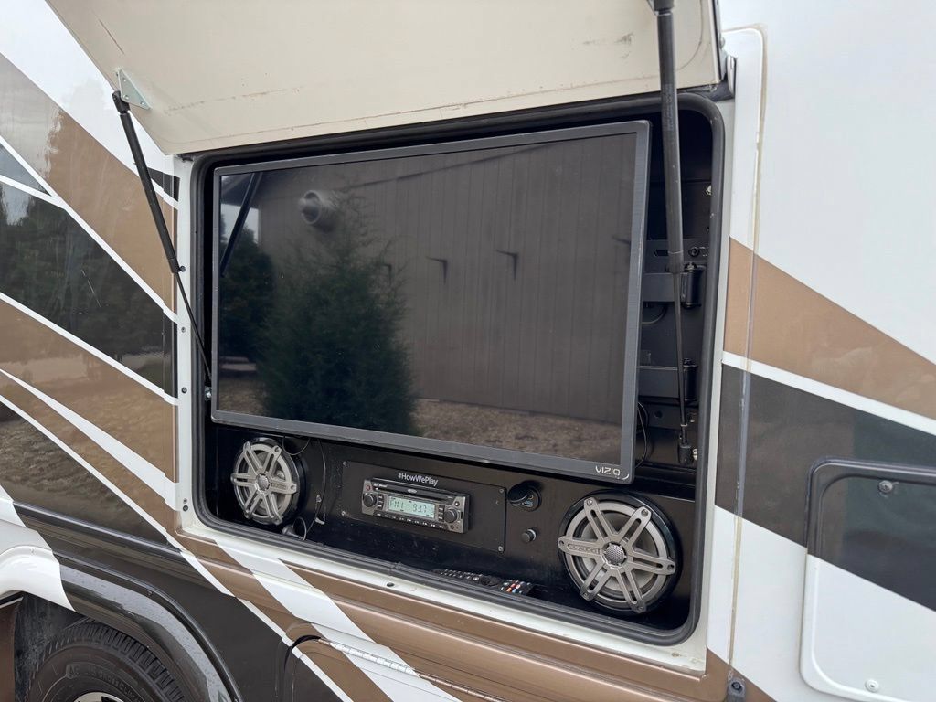 Used 2017 Ford E-450 and Econoline 450 Super Duty w/ Motorhome Prep Package RWD image 48