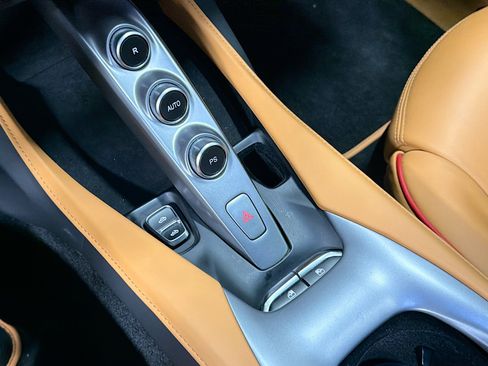 Used 2020 Ferrari Portofino RWD image 26