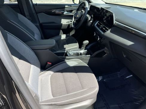 Used 2024 Chevrolet TrailBlazer LT FWD image 17