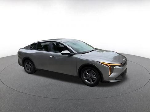Used 2025 Kia K4 FWD image 2