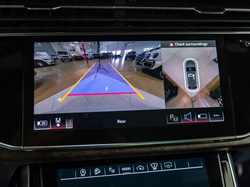 Used 2024 Audi Q8 Prestige image 21