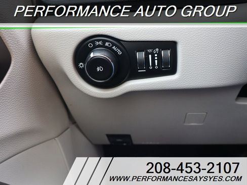 Used 2019 Chrysler Pacifica Touring-L image 24