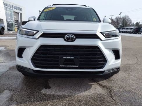 Used 2025 Toyota Grand Highlander AWD image 8