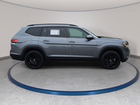 Used 2023 Volkswagen Atlas SE w/ Black Wheel Package AWD/4WD image 4