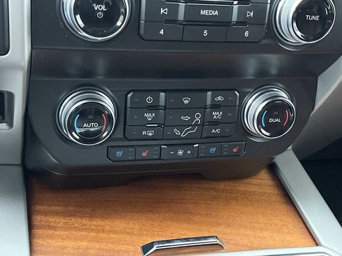 Used 2019 Ford F250 King Ranch w/ Chrome Package image 24