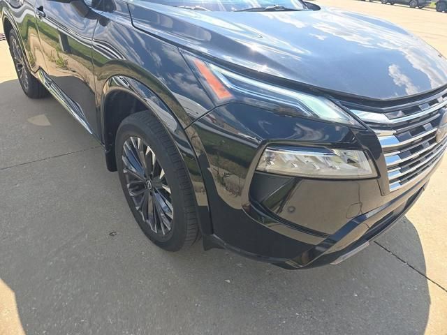 Used 2025 Nissan Rogue Platinum w/ Platinum Premium Package AWD/4WD image 2