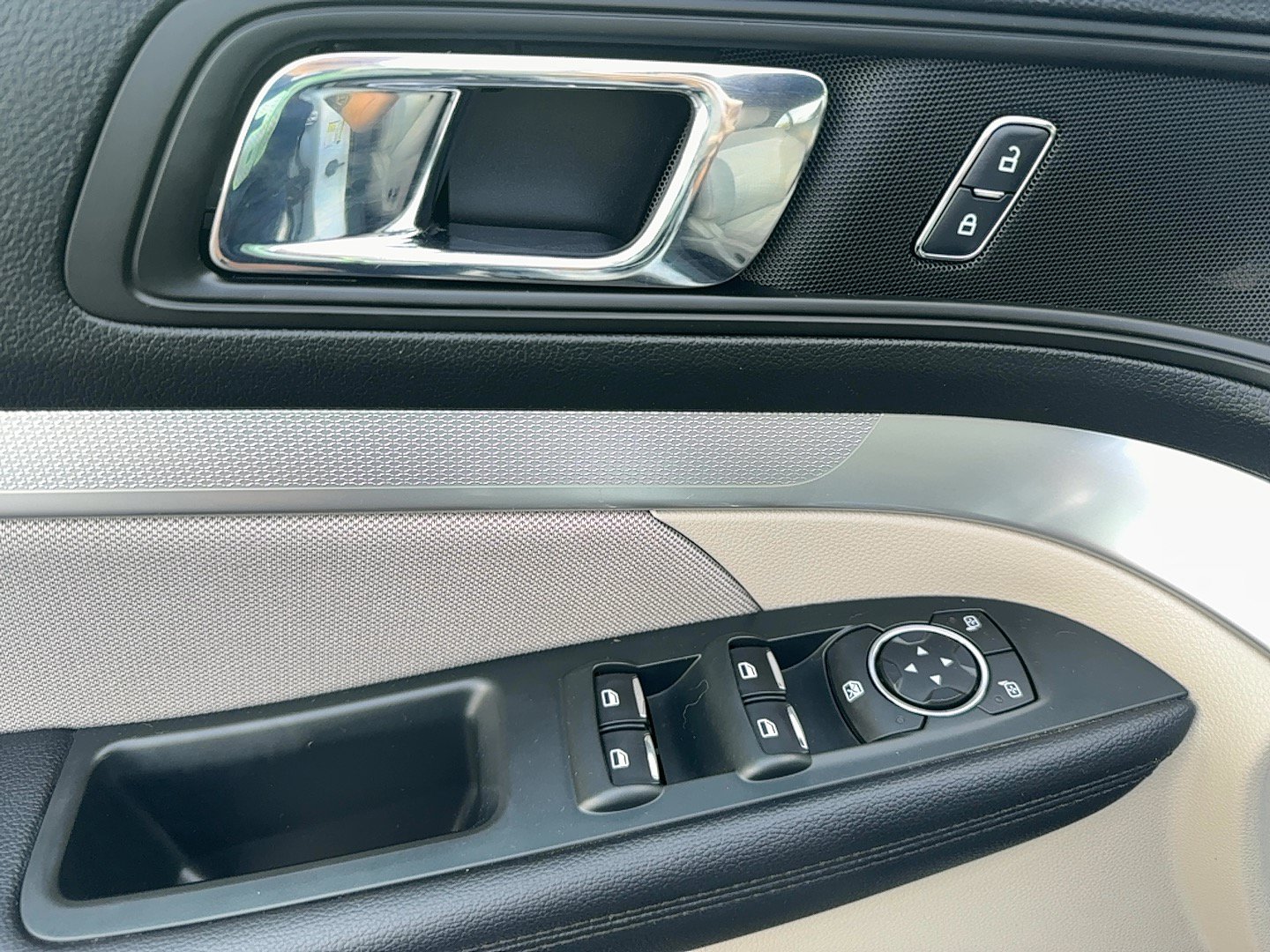 Used 2018 Ford Explorer 4WD image 17
