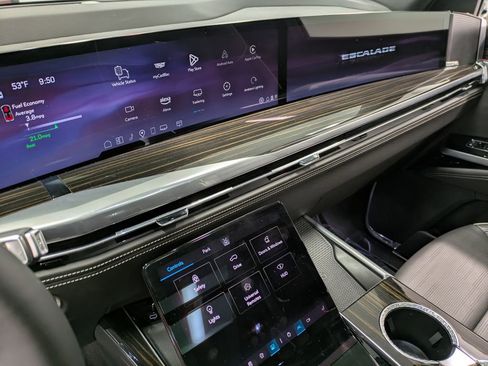 Used 2025 Cadillac Escalade Premium Luxury image 10