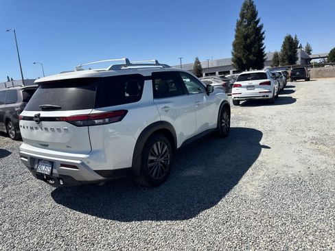 Used 2022 Nissan Pathfinder SL w/ SL Premium Package FWD image 4