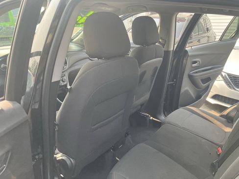 Used 2021 Chevrolet Trax LS w/ Tint and Cruise Package AWD/4WD image 29