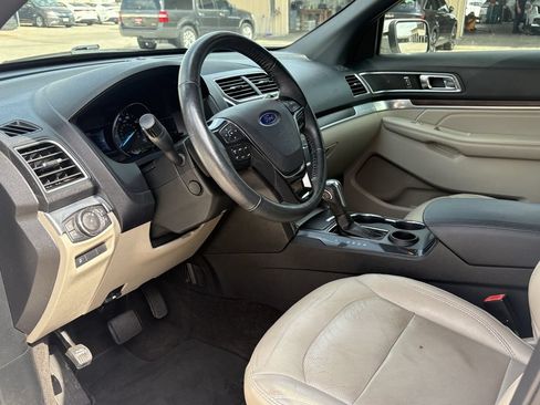 Used 2018 Ford Explorer Limited FWD image 12