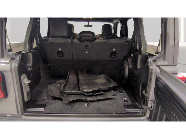 Used 2022 Jeep Wrangler Unlimited Sahara AWD/4WD image 21