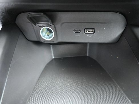 Certified 2025 Chevrolet Trax RS w/ Sunroof Package FWD image 20
