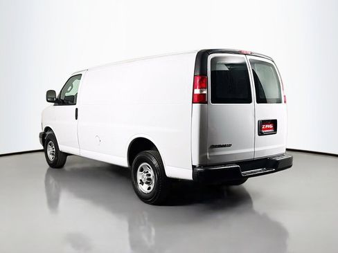 Used 2018 Chevrolet Express 2500 w/ Driver Convenience Package image 3