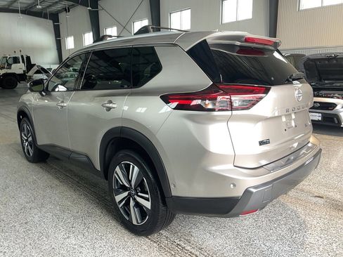 Used 2024 Nissan Rogue SL w/ SL Premium Package image 24