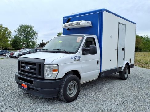 Used 2024 Ford E-350 and Econoline 350 Super Duty w/ Power Windows & Locks Group RWD image 11