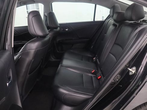 Used 2016 Honda Accord Touring image 14