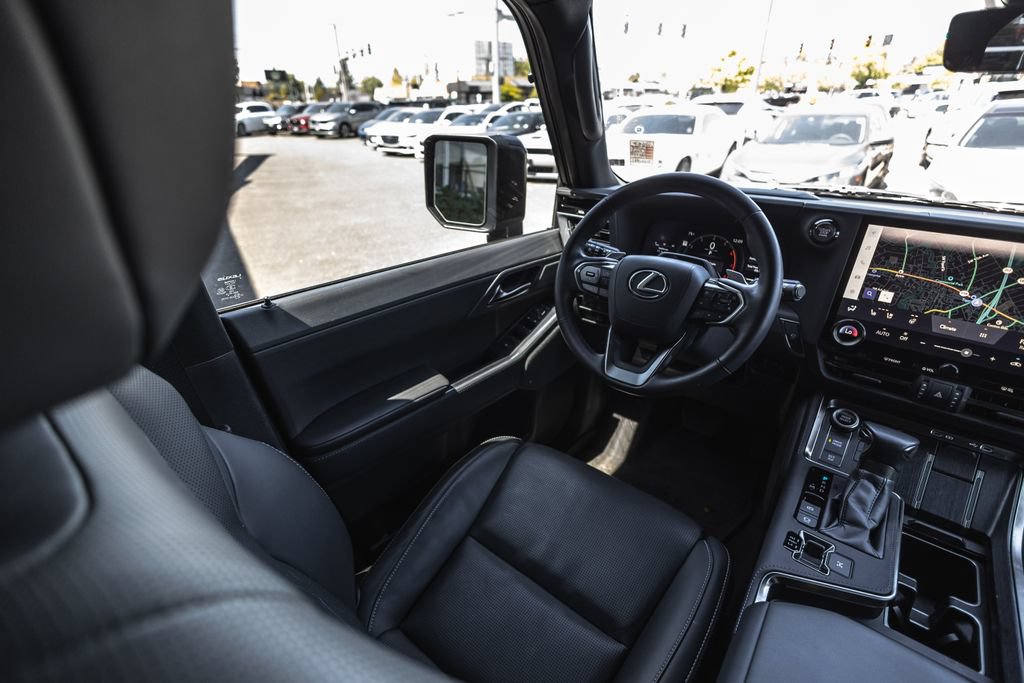 Used 2024 Lexus GX 550 w/ Accessory Package (Z1) AWD/4WD image 19