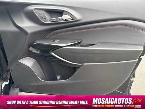 Used 2025 Chevrolet Trax RS w/ Sunroof Package FWD image 9