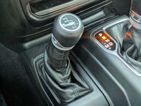 Used 2021 Jeep Gladiator Sport AWD/4WD image 35