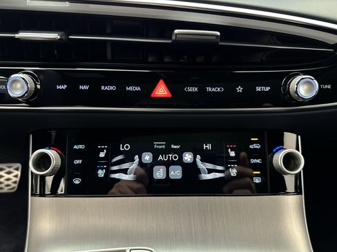 Certified 2026 Genesis GV70 3.5T Sport Advanced AWD/4WD image 19