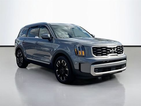 Used 2024 Kia Telluride SX Prestige w/ Towing Package image 2