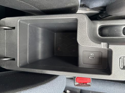 Used 2025 Nissan Versa SV image 19